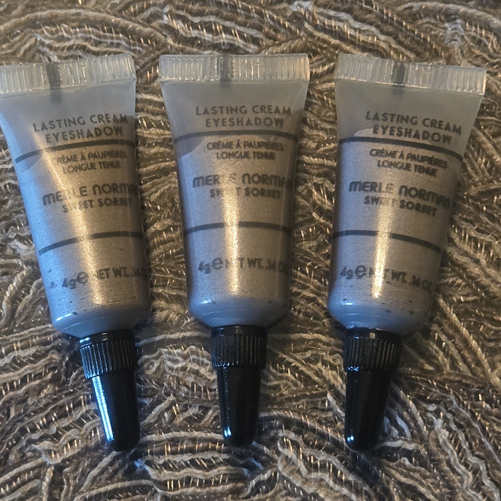 Merle Norman Lasting Cream Eyeshadow - Gray
